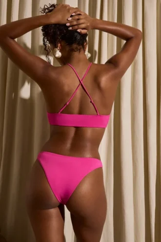 Haut de bikini Mykonos à encolure en fente, couleur fuchsia