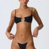 Haut de bikini noir Sanibel à découpes et chaînes Haut de bikini noir Sanibel à découpes et chaînes