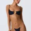 Haut de bikini noir Sanibel à découpes et chaînes Haut de bikini noir Sanibel à découpes et chaînes