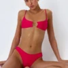 Haut de bikini Sanibel à découpes et chaînes, rose framboise