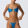Haut de bikini Sanibel à découpes ornées de chaînes, couleur bleu océan