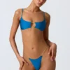 Haut de bikini Sanibel à découpes ornées de chaînes, couleur bleu océan