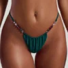 Bas de bikini string à cordon orné de perles Curacao, couleur vert jade Bas de bikini string à cordon orné de perles Curacao, couleur vert jade