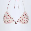 Haut de bikini triangle Calella avec détails charmants, imprimé cerise Haut de bikini triangle Calella avec détails charmants, imprimé cerise