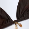 Haut de bikini triangle Canggu avec détails charmants, couleur chocolat noir Haut de bikini triangle Canggu avec détails charmants, couleur chocolat noir