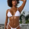 Haut de bikini triangle à col licou Crinkle Swim en blanc Haut de bikini triangle à col licou Crinkle Swim en blanc