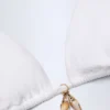 Haut de bikini triangle Comoros avec détails charmants, blanc Haut de bikini triangle Comoros avec détails charmants, blanc