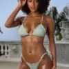 Bas de bikini cheeky à nouer sur les côtés Crinkle Swim, couleur sauge Bas de bikini cheeky à nouer sur les côtés Crinkle Swim, couleur sauge