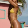 Bas de bikini string à cordons décorés Bali, couleur jaune doré Bas de bikini string à cordons décorés Bali, couleur jaune doré