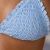 Haut de maillot de bain triangle à col licou en tissu froissé, bleu ciel Haut de maillot de bain triangle à col licou en tissu froissé, bleu ciel
