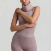 Haut dos nu à col roulé en maille côtelée Sakari, couleur taupe Haut dos nu à col roulé en maille côtelée Sakari, couleur taupe