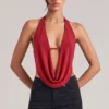 Haut drapé à col bénitier Zenna en rouge cerise Haut drapé à col bénitier Zenna en rouge cerise
