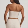 Haut en dentelle froncée sans bretelles Tamia, couleur ivoire Haut en dentelle froncée sans bretelles Tamia, couleur ivoire
