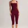 Haut à encolure carrée en modal Vivee, couleur vin Haut à encolure carrée en modal Vivee, couleur vin