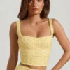 Haut à encolure carrée et ornements Lirael en jaune Haut à encolure carrée et ornements Lirael en jaune
