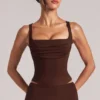 Haut à encolure carrée Veya en marron chocolat Haut à encolure carrée Veya en marron chocolat
