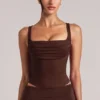 Haut à encolure carrée Veya en marron chocolat Haut à encolure carrée Veya en marron chocolat
