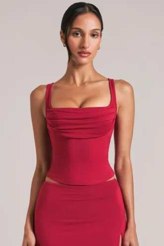 Haut à encolure carrée Veya en rouge cerise