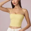 Haut Hania en modal et broderie anglaise, couleur jaune citron Haut Hania en modal et broderie anglaise, couleur jaune citron