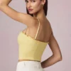 Haut Hania en modal et broderie anglaise, couleur jaune citron Haut Hania en modal et broderie anglaise, couleur jaune citron