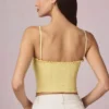 Haut Hania en modal et broderie anglaise, couleur jaune citron Haut Hania en modal et broderie anglaise, couleur jaune citron