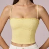 Haut Hania en modal et broderie anglaise, couleur jaune citron Haut Hania en modal et broderie anglaise, couleur jaune citron