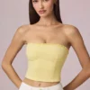 Haut Hania en modal et broderie anglaise, couleur jaune citron Haut Hania en modal et broderie anglaise, couleur jaune citron