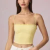 Haut Hania en modal et broderie anglaise, couleur jaune citron Haut Hania en modal et broderie anglaise, couleur jaune citron