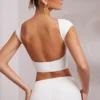 Haut Juno à manches courtes et dos nu, en blanc Haut Juno à manches courtes et dos nu, en blanc