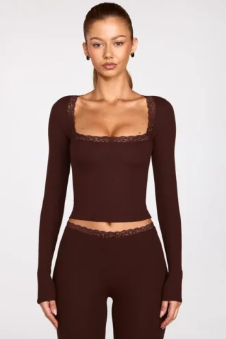 Haut à manches longues et encolure carrée en modal côtelé Retta, couleur chocolat