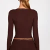 Haut à manches longues et encolure carrée en modal côtelé Retta, couleur chocolat Haut à manches longues et encolure carrée en modal côtelé Retta, couleur chocolat