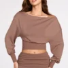 Haut à manches longues et épaules dénudées Quinn en modal, couleur moka Haut à manches longues et épaules dénudées Quinn en modal, couleur moka
