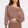Haut à manches longues et épaules dénudées Quinn en modal, couleur moka Haut à manches longues et épaules dénudées Quinn en modal, couleur moka