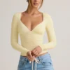 Haut à manches longues froncé Emry en Modal, couleur jaune crème Haut à manches longues froncé Emry en Modal, couleur jaune crème