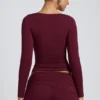 Haut à manches longues froncé Emry en modal, couleur prune Haut à manches longues froncé Emry en modal, couleur prune
