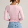 Haut à manches longues froncé Emry Modal en rose pâle Haut à manches longues froncé Emry Modal en rose pâle