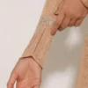 Haut Natala à nœud décoratif, couleur amande Haut Natala à nœud décoratif, couleur amande