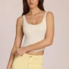 Haut à nouer dans le dos en modal Norelle, couleur ivoire Haut à nouer dans le dos en modal Norelle, couleur ivoire