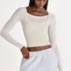 Haut superposé en modal, couleur ivoire Haut superposé en modal, couleur ivoire