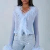 Haut transparent Elisia à bordure de plumes, bleu pâle Haut transparent Elisia à bordure de plumes, bleu pâle