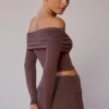 Haut transparent à manches longues et épaules dénudées, couleur marron taupe Haut transparent à manches longues et épaules dénudées, couleur marron taupe