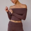 Haut transparent à manches longues et épaules dénudées, couleur marron taupe Haut transparent à manches longues et épaules dénudées, couleur marron taupe
