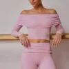 Haut transparent à manches longues et épaules dénudées, rose pâle Haut transparent à manches longues et épaules dénudées, rose pâle