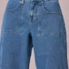 Jean Bobbi à taille mi-haute et jambes évasées, délavage bleu moyen Jean Bobbi à taille mi-haute et jambes évasées, délavage bleu moyen
