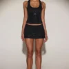 Jupe A-line à taille mi-haute et ornements Asta, en noir Jupe A-line à taille mi-haute et ornements Asta, en noir