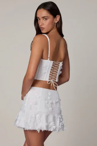 Jupe A-line à taille moyenne et ornements Lorelei en blanc