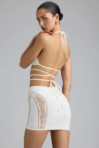 jupe joni taille mi haute et ornements couleur ivoire 4 330x495 - Haut de bikini Liberty &agrave; bretelles crois&eacute;es orn&eacute;es, couleur ivoire