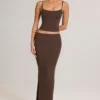 Jupe longue Avenley en modal à taille mi-haute et coupe en queue de poisson, couleur marron chocolat Jupe longue Avenley en modal à taille mi-haute et coupe en queue de poisson, couleur marron chocolat