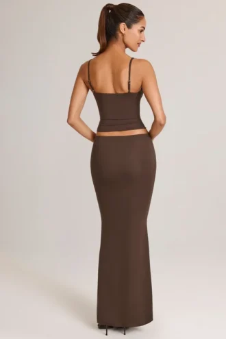 Jupe longue Avenley en modal à taille mi-haute et coupe en queue de poisson, couleur marron chocolat