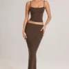 Jupe longue Avenley en modal à taille mi-haute et coupe en queue de poisson, couleur marron chocolat Jupe longue Avenley en modal à taille mi-haute et coupe en queue de poisson, couleur marron chocolat